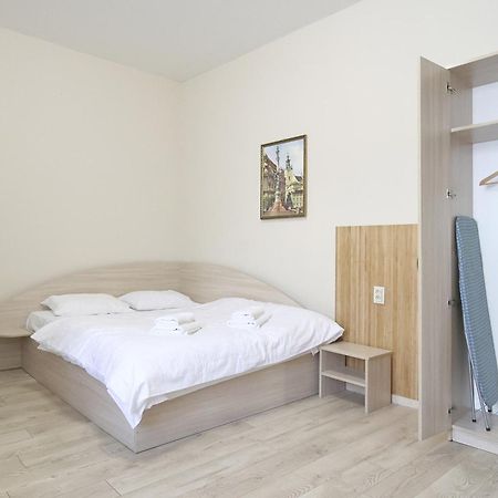 לבוב Buk Apartments On Doroshenka 25 מראה חיצוני תמונה