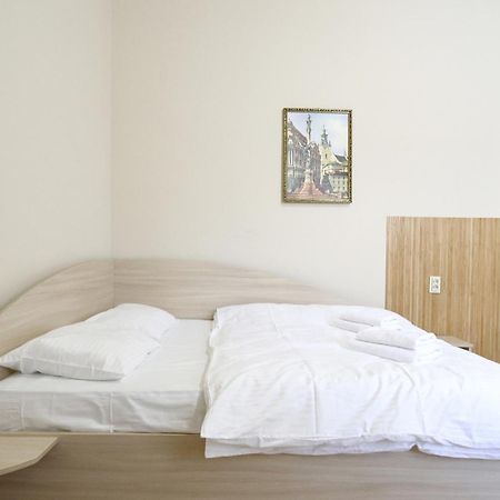 לבוב Buk Apartments On Doroshenka 25 מראה חיצוני תמונה