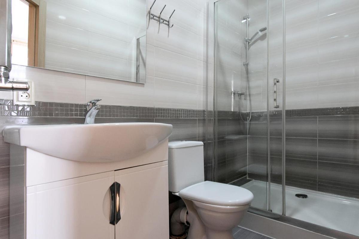 לבוב Buk Apartments On Doroshenka 25 מראה חיצוני תמונה