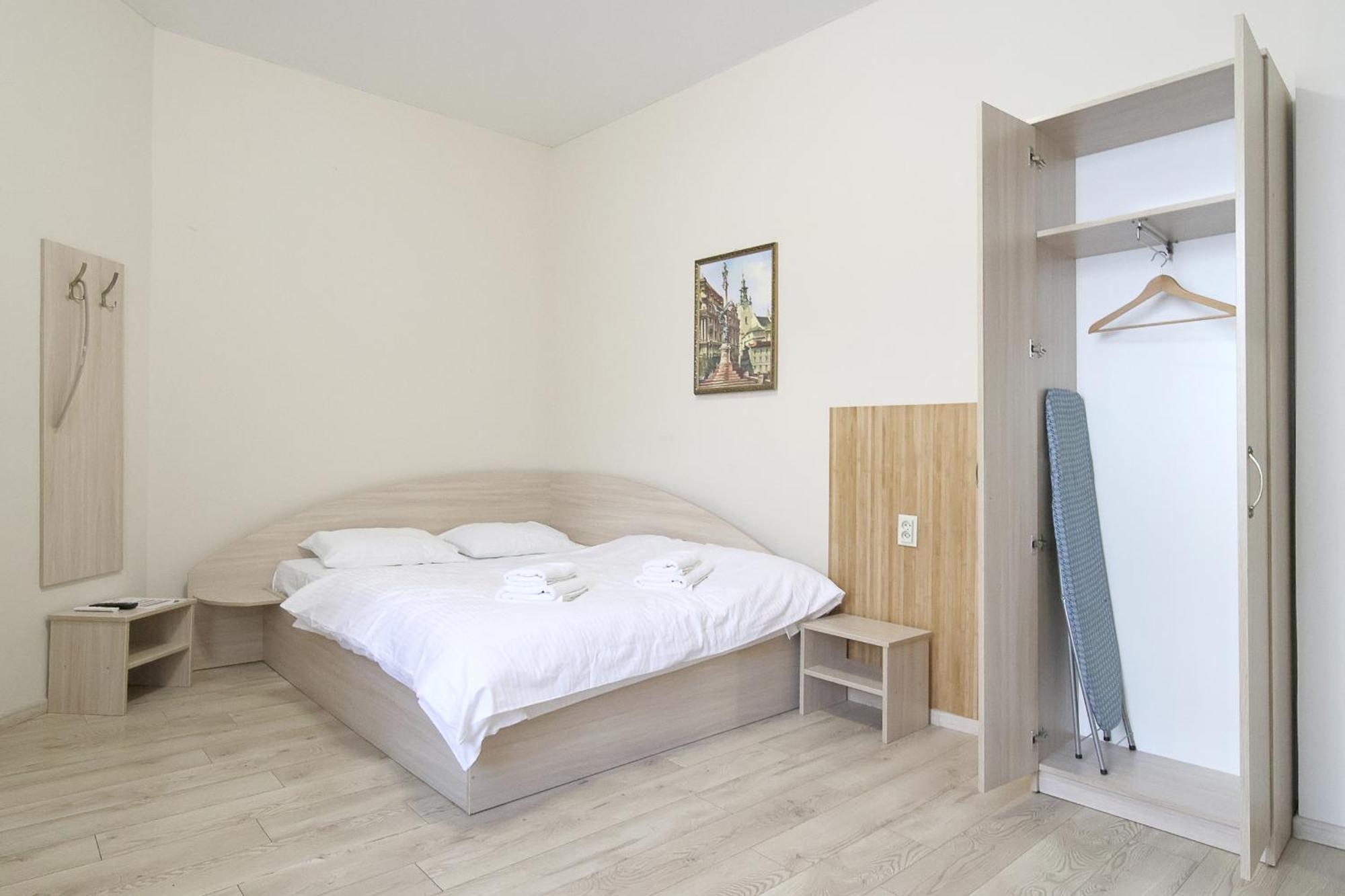 לבוב Buk Apartments On Doroshenka 25 מראה חיצוני תמונה